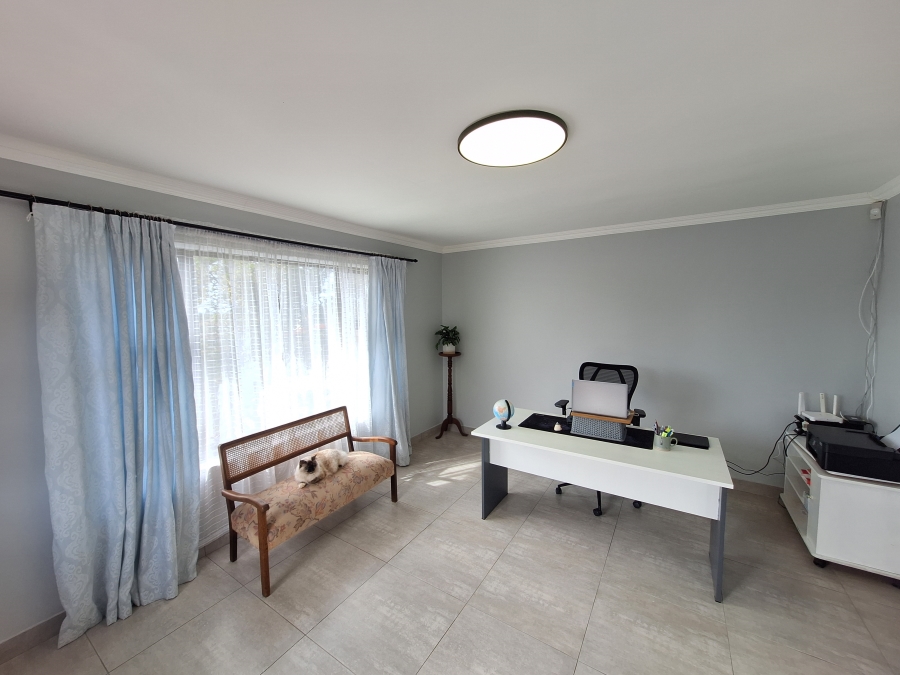 4 Bedroom Property for Sale in Wavecrest Eastern Cape
